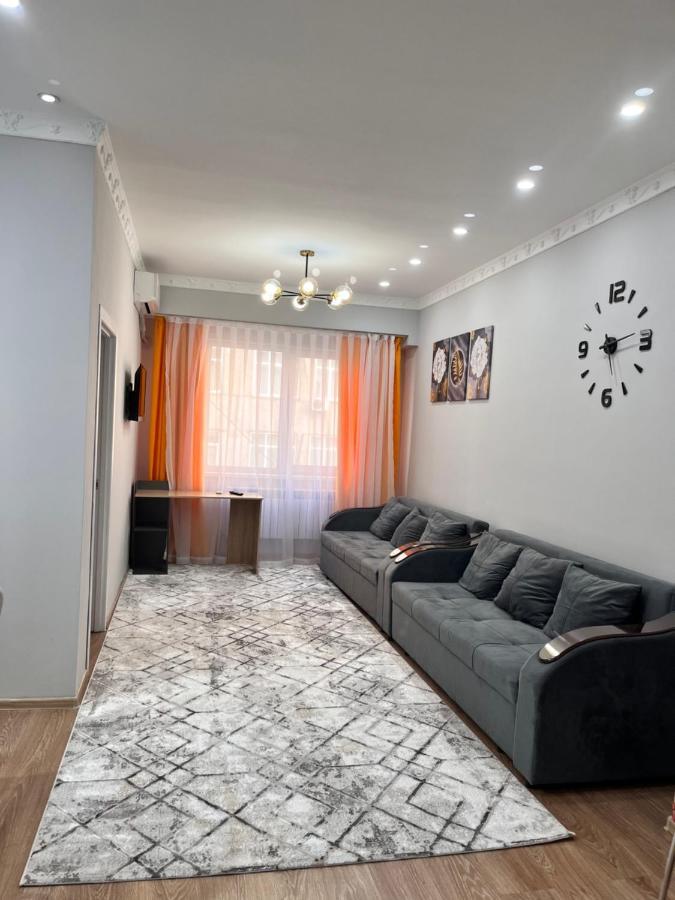 2-Х Комнатная В Золотом Квадрате Apartment Almaty Exterior photo